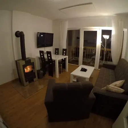 Reggie - Apartment *